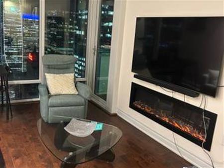 Stunning 1 bed, 1 bath + Den Furnished Apartment in Downtown Toronto,