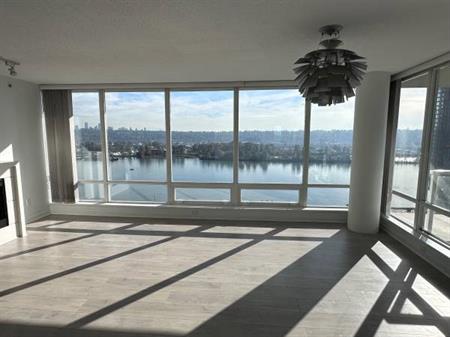 Beautiful Large Modern 2 bedroom, water views