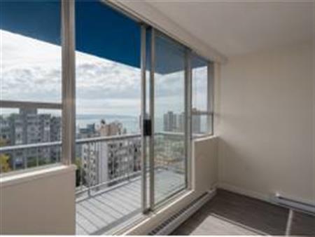 1 BED 1 BATH UNIT AT DAVIE STREET!