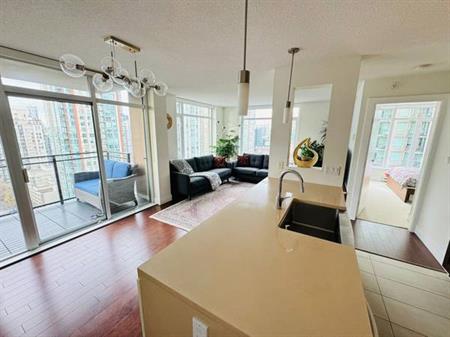 22nd Floor Bright Southwest Facing Corner Unit with 2 Bedrooms & a Den