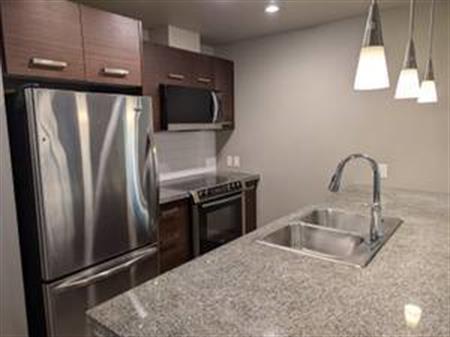 ** 2 BED 2 BATH + DEN CONDO ** 875 SQ FT * PARKING, STORAGE * COQ CTR*