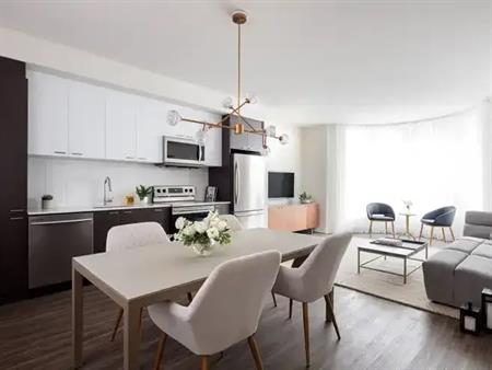 Le Montefiore | 5885 Cavendish Boulevard, Montreal