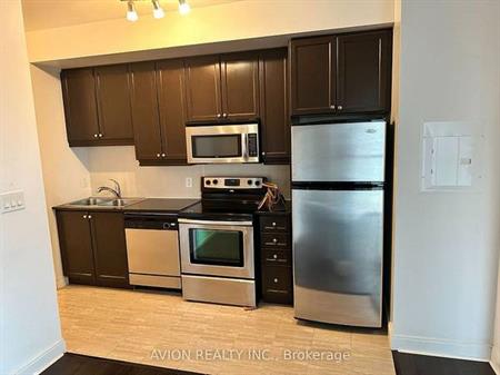 Huontario/Burnhamthorpe-Bright Spacious 1Bdrm 1Bath 1Parking &Locker