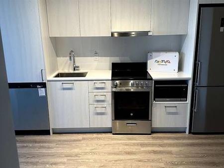 Hwy 400/Highway 7-Luxurious 1Bdrm+Den 1Bath 1Locker