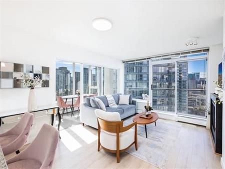 Spacious 2BR, 2BA Apartment in Downtown Vancouver