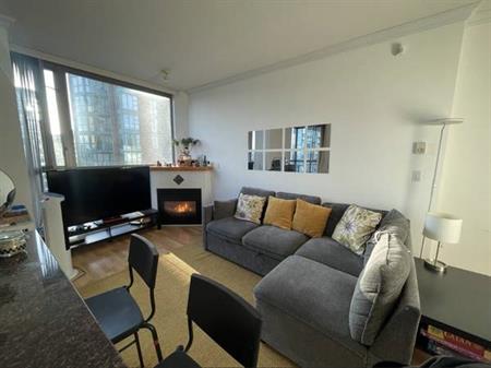 Bright 1 bed + den in Yaletown Downtown Vancouver