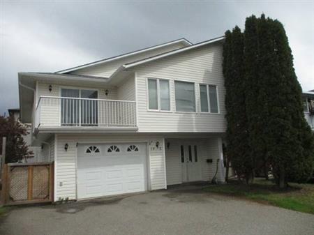 Townhouse with Garage in Westwood