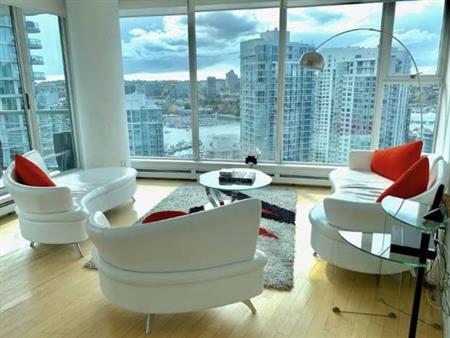 Yaletown sub-penthouse (32nd floor), all-inclusive, fully furnished