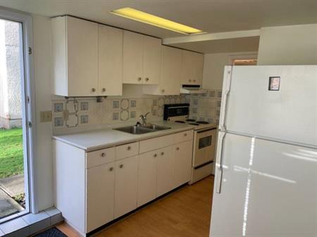 Kits 1Br unfurnished apartment on the ground level with wood flooring