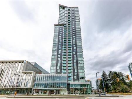 junior 3 bed Surrey Center-Prime on the Plaza