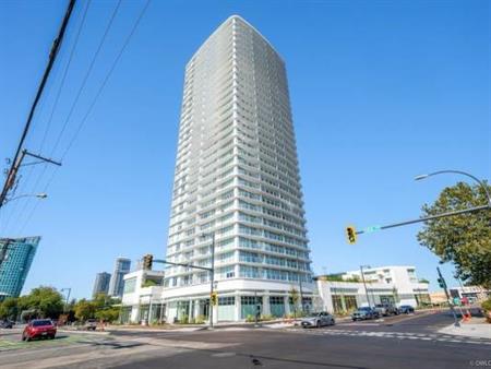 Beautiful 2 bedroom 2 bath apartment Surrey Central