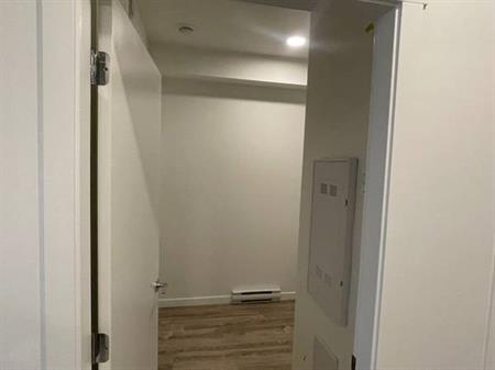 (OAK&ONYX)1 bedroom +Den, 1 washroom+ Balcony