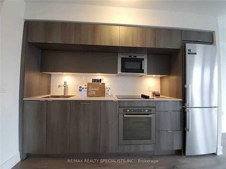 Bloor St E & Parliament Luxury Bdrm Open Concept Living Modern Kitchn