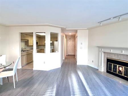 2 bed 2 bath apartment in the heart of Richmond (parking included)