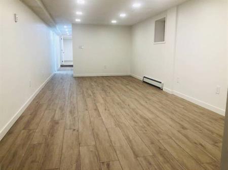 *** Pet friendly walk to downtown ***