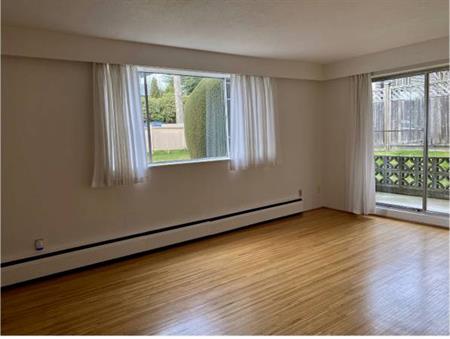 Quiet Spacious 1 Bedroom with Patio