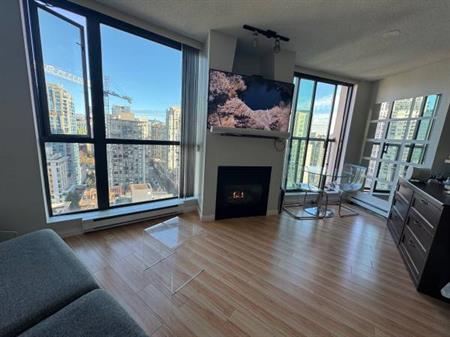 Furnished Yaletown Studio with Juliet Balcony - Parking available