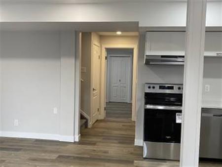 Modern Walk-Out Legal Basement Suite for Rent – Prime Location!