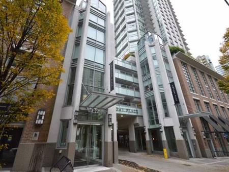 $3,590/ Beautiful spacious 2 bed 2 bath condo with floor to ceiling windows (Dow