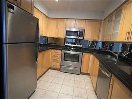 Burnhamthorpe /Living Arts Sunny 2Bdrm Corner Gourmet Kitchen Lrg Bal