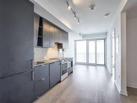 Burnhamthorpe/Confederation Lrg Bdrm +Den Open Concept Living +Dining