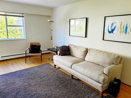 Spacious & Bright 1-Bedroom Apartment – Prime Location!