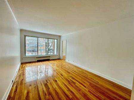 Spacious 2 Bedroom / Ridgewood / Cote des Neiges