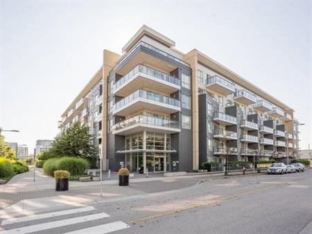 2 bed + 1 den + 2 bath w/ AC mid-rise condo @ Riva