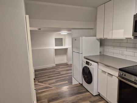 $2000/ 1 Bed Basement Suite (utilities and internet included)