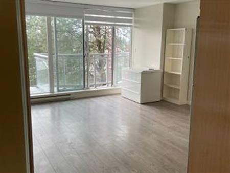 2 bedroom 2 bathroom + Den near Surrey Central