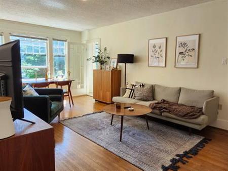 Heritage One Bedroom on English Bay - Pet Friendly