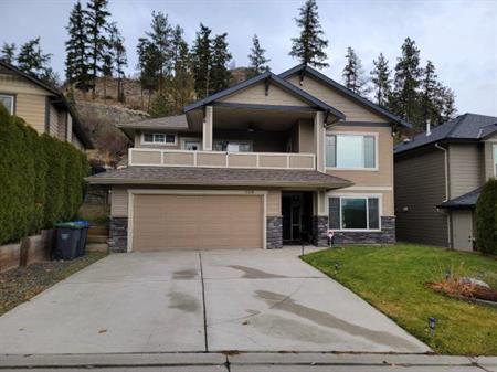 Spacious Home in West Kelowna w/ Double Car Garage & Hot Tub 🔥