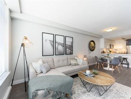 Modern & Elegant 3BR & 2.5BA Walking Distances to Skytrain