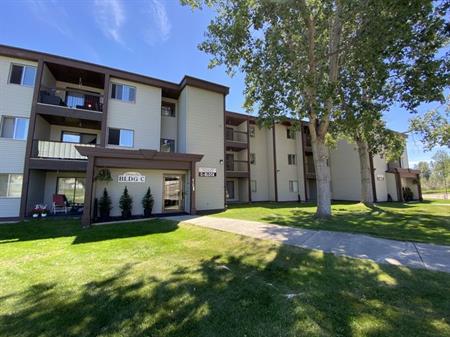 1&2 Bdrm Suites Available - Starting at $1400/mo w/ Incentives! Beaver Boardwalk In UR Backyard BEST Location in Hinton! | 41