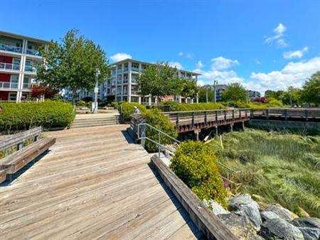 Exceptional 2 Bed + Den Condo w/ Stunning Pond-Backed Balcony