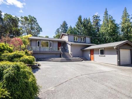 4 Bed, 3 Bath, 2 Acres in Metchosin