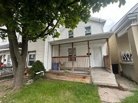 220 Rosslyn Ave North | 220 Rosslyn Avenue North, Hamilton