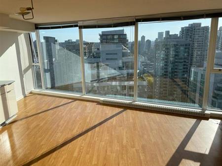 One-Bedroom Apartment in Downtown Vancouver with Stunning City view