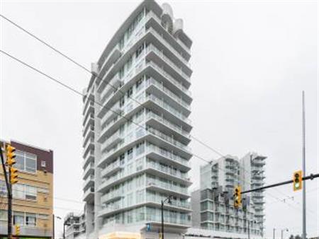 1bed plus 1 bath, 1 den, parking and storage in a Modern condo