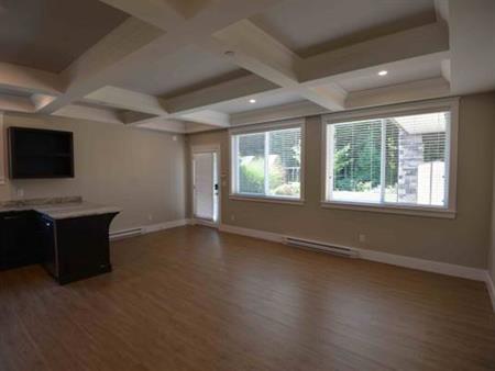 $2,100 - 2BR - 1bth - Large Walkout Basement - Maple Ridge