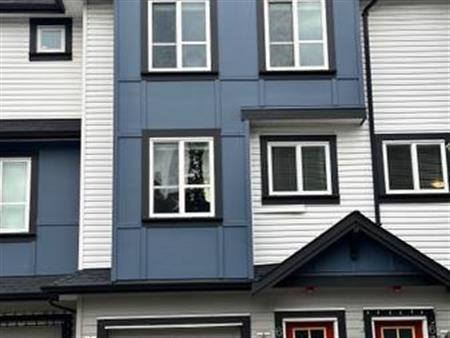 3 bedroom and 3 bathroom - Willoughby Heights Townhouse (Langley)