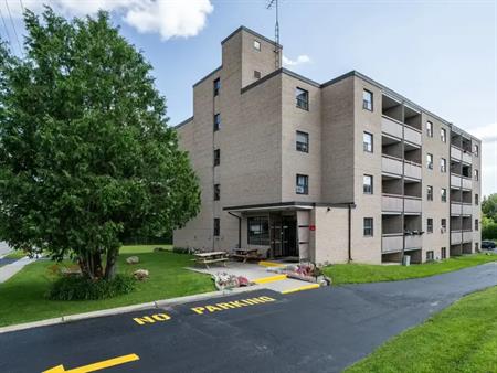 Valleyview Apartments | 200 Churchill Road South, Acton