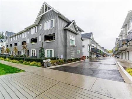 4 Beds & 3.5 Bath Townhouse in the Urban Core of Newton, Surrey!