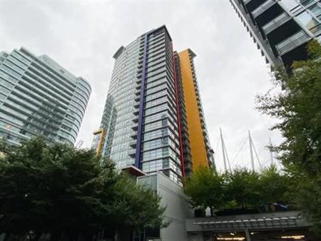 Prosprise Realty-1 bed 1 den Apartment in downtown Ref:3309