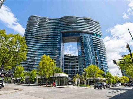 Modern 1-Bedroom Apartment with Stunning Views in Yaletown