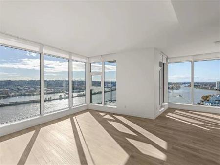 Stunning Water Views - 2 bedroom NewWest Pier