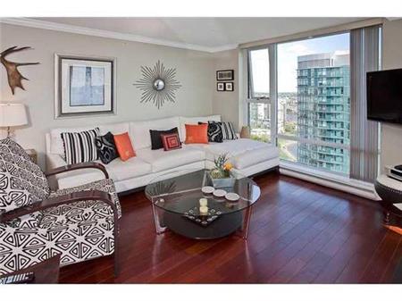 Spacious 2 Bed+2 full Bath + Den @ Yaletown Park West