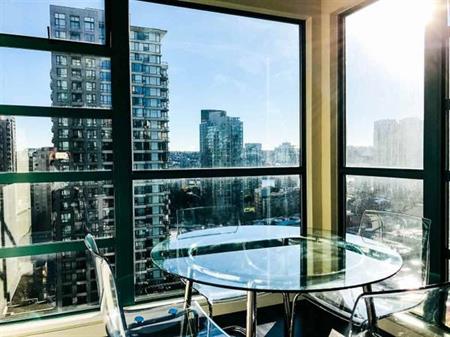 20th Floor Yaletown Studio Amazing View! 450sqft