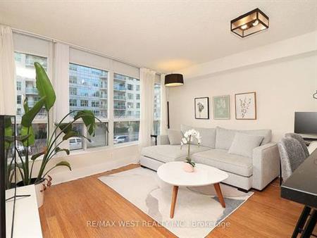 1 Bedroom, 1 Bathroom - 550 Queens Quay West