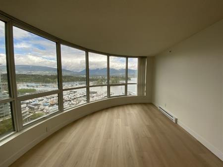 Stunning Renovation & Waterfront Views! 2 Bed Plus Den! | 555 Jervis Street, Vancouver